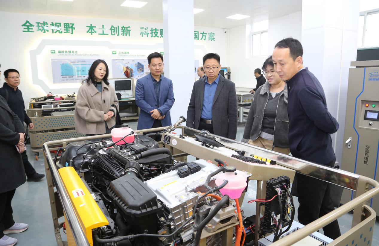 陕西国防工业职业技术学院一行来我校访问交流